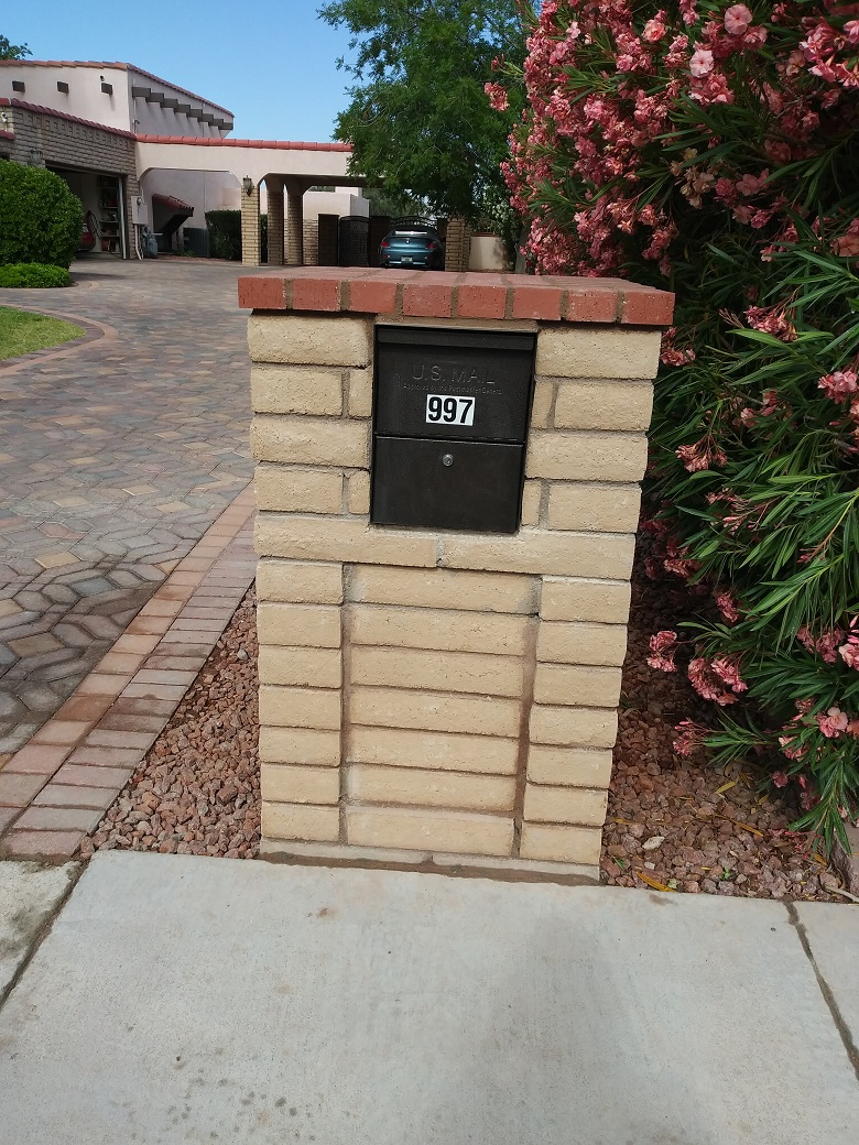 Robert's Masonry Logo
