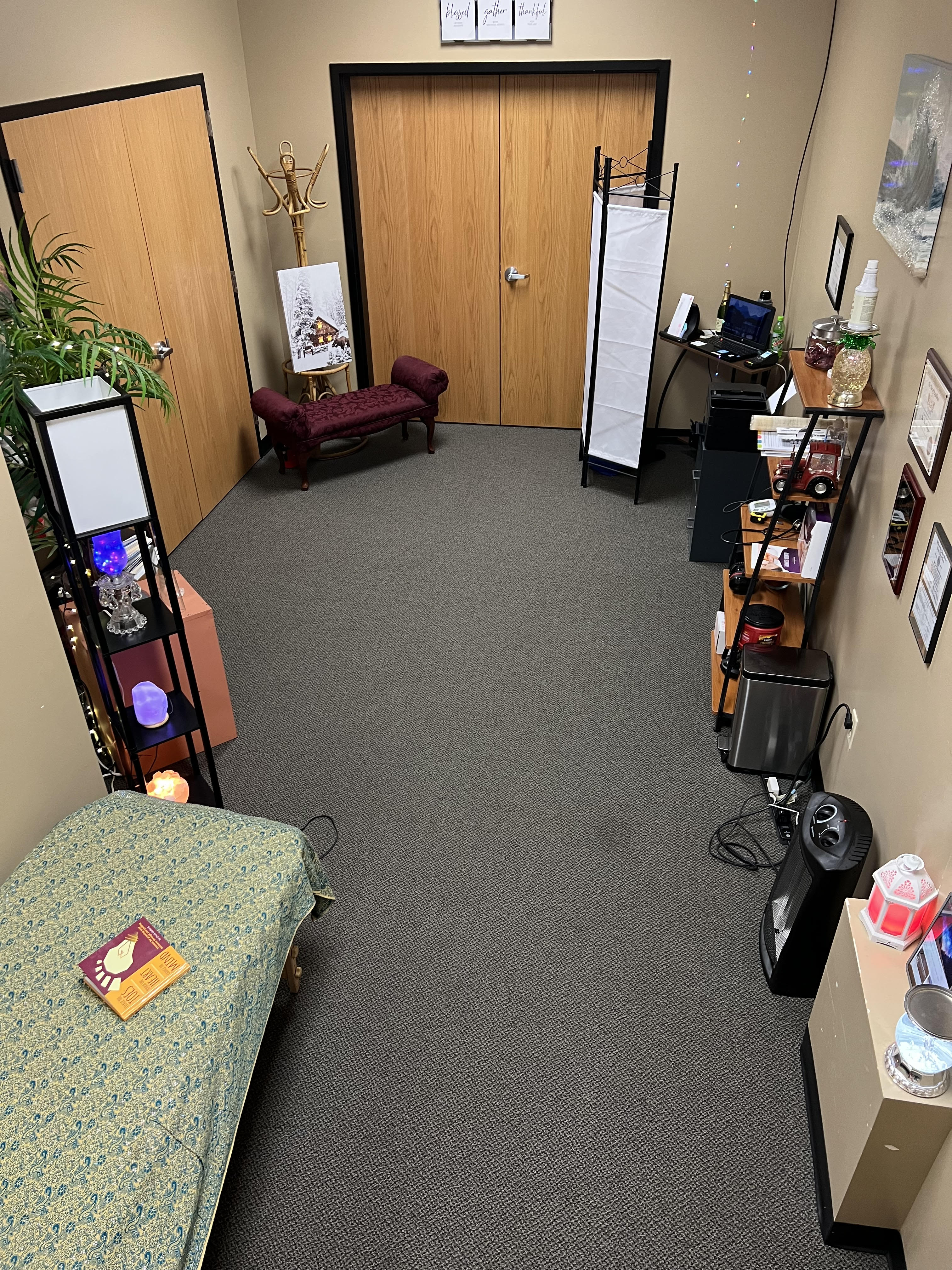 J. R. Pain Management Logo