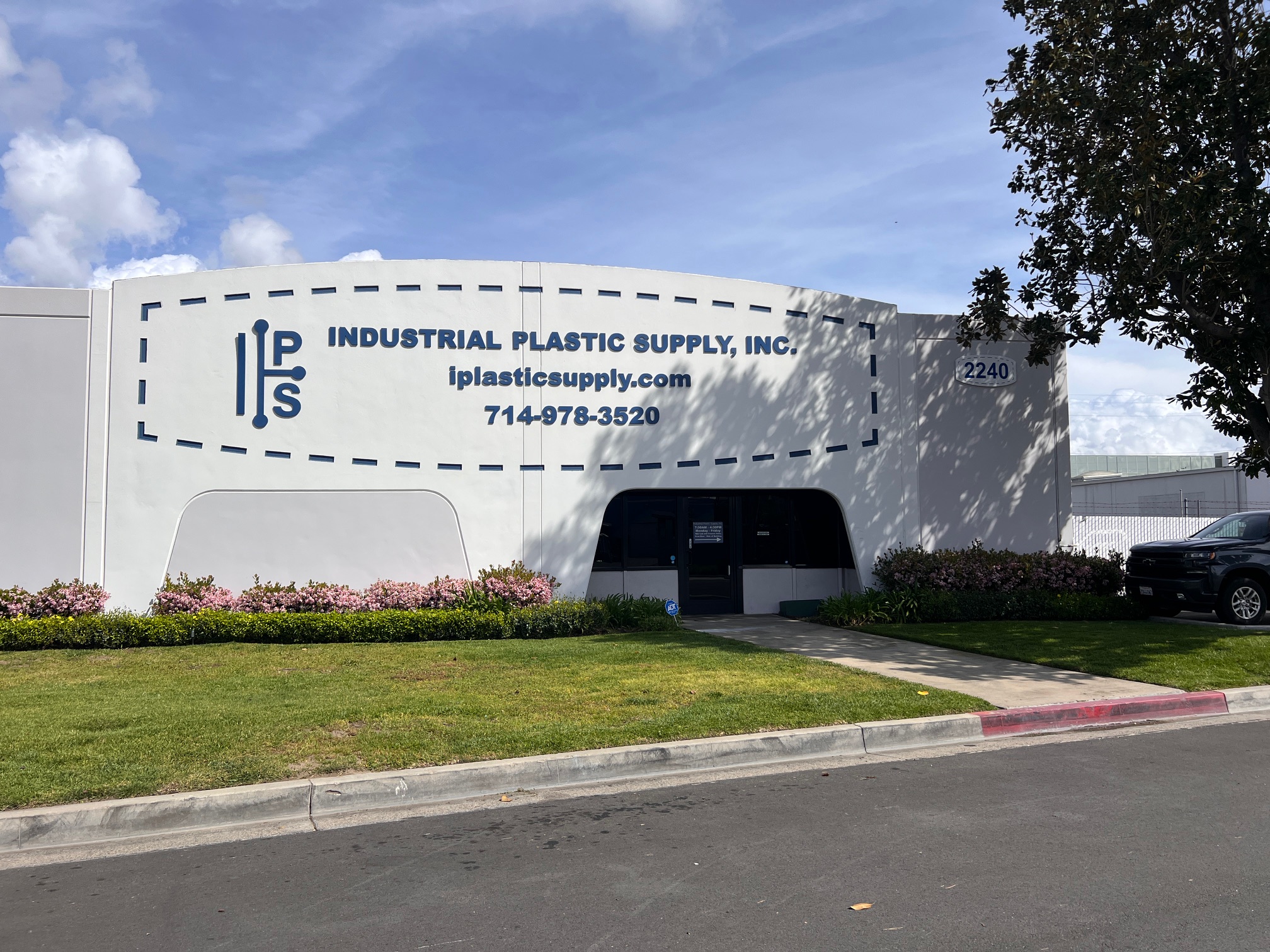 Industrial Plastic Supply Logo